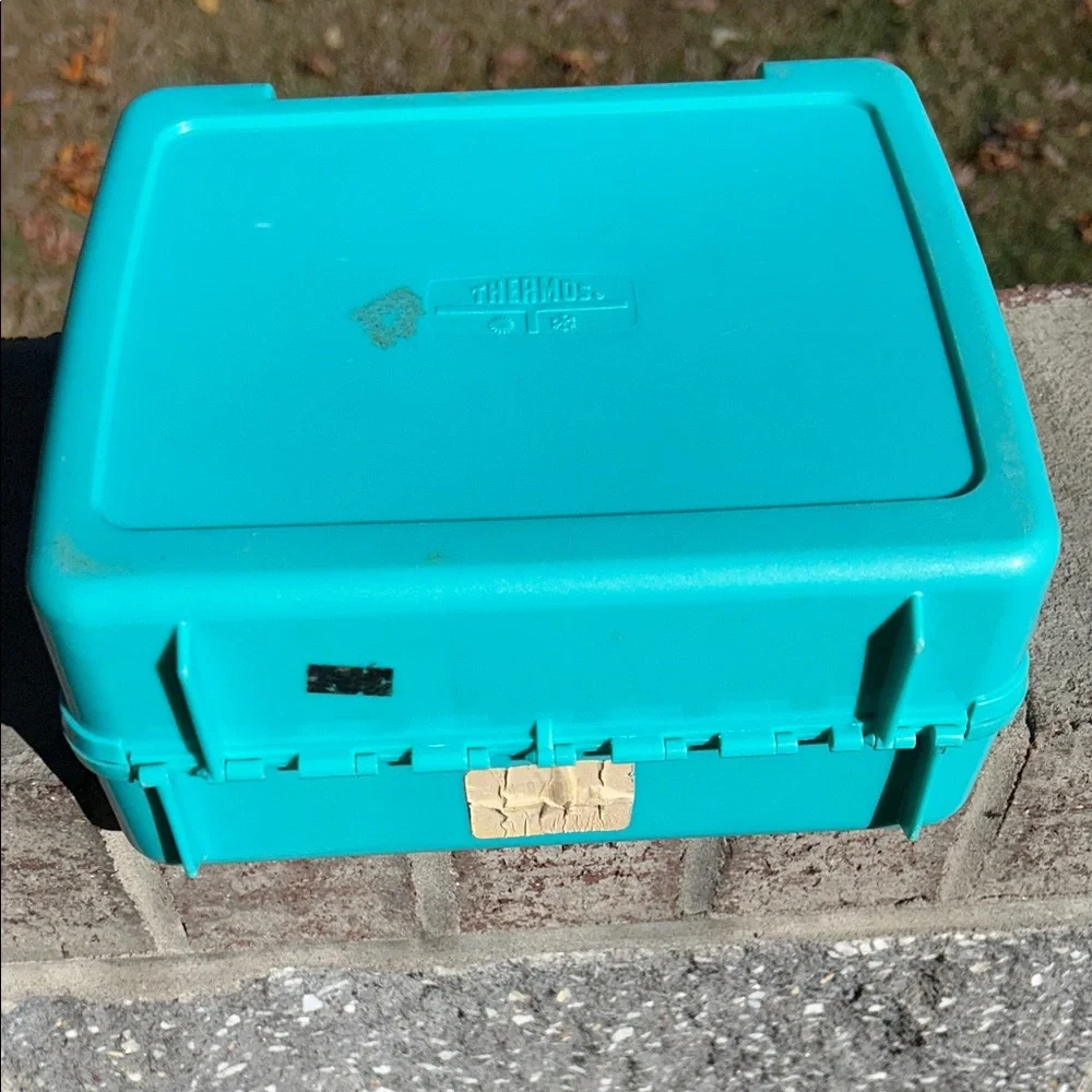 Barney & Baby Bop Lunch Box with Thermos & Action Figure Playset All included 🚒 - Picture 8 of 8